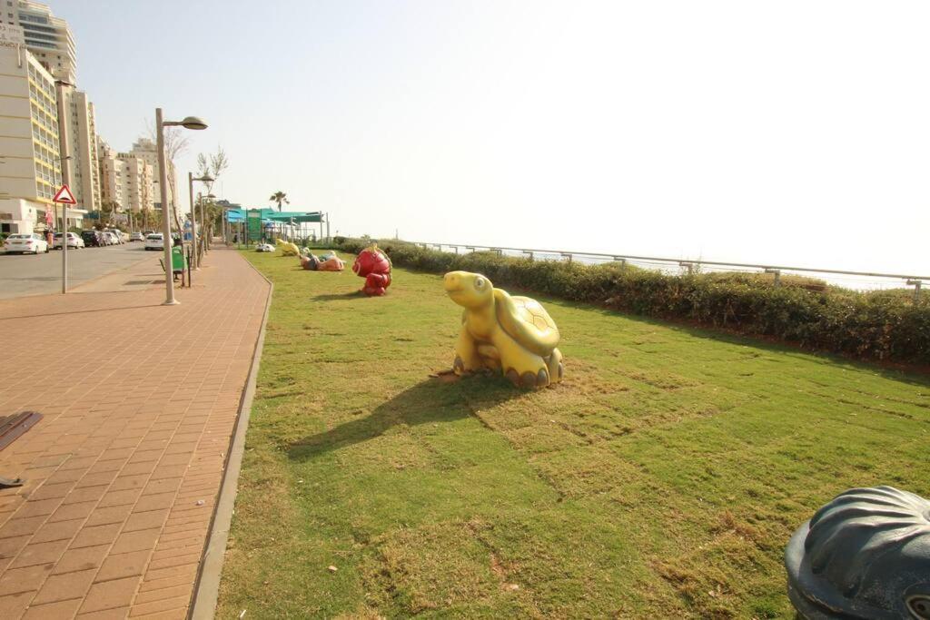 Royal Aparatment On The Sea , Blvd Nitza 34 네타니아 외부 사진
