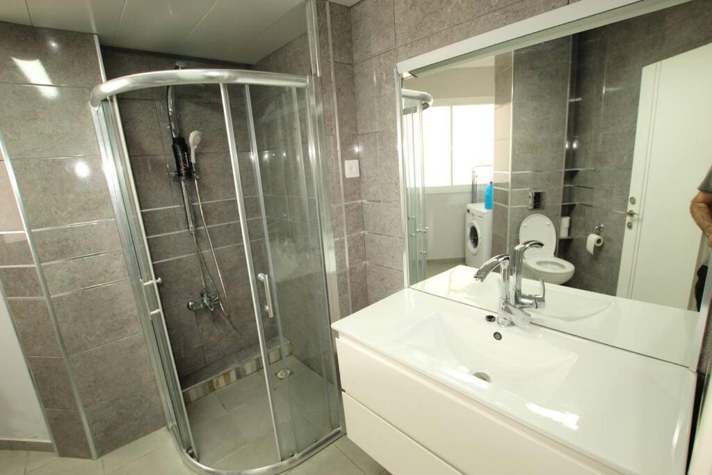 Royal Aparatment On The Sea , Blvd Nitza 34 네타니아 외부 사진